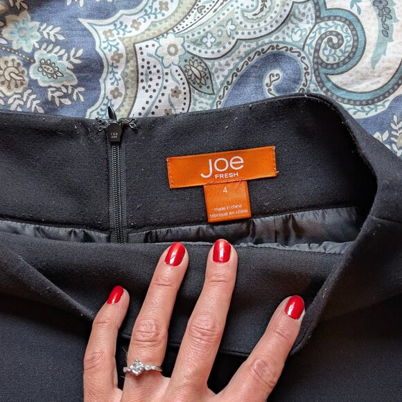 Joe Fresh Black Mini Skirt - Picture 4 of 5